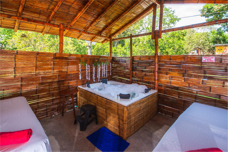Patio central con hamacas