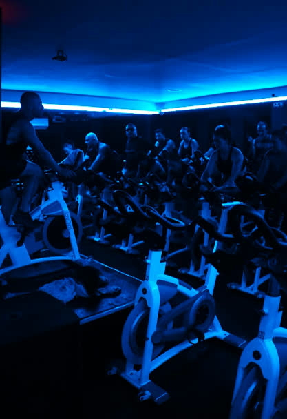 Clase de Metal Indoor Cycling en acción